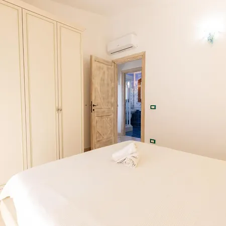 Guest house Charming With Two Beds -2 Minutes To The Beach- Olbia