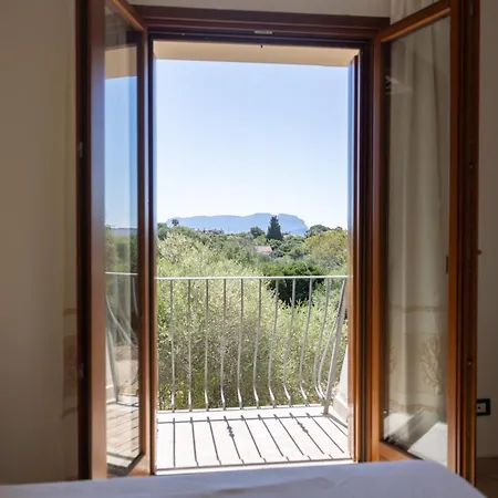 Charming With Two Beds -2 Minutes To The Beach- Pensionat Olbia